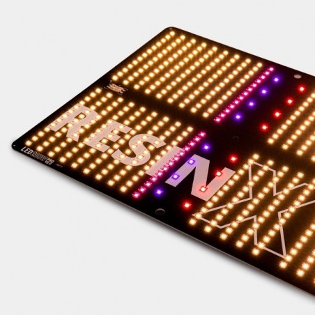 Panneau LED 250 W Pro V3.0 RESINX GB Lighting allumé de côté