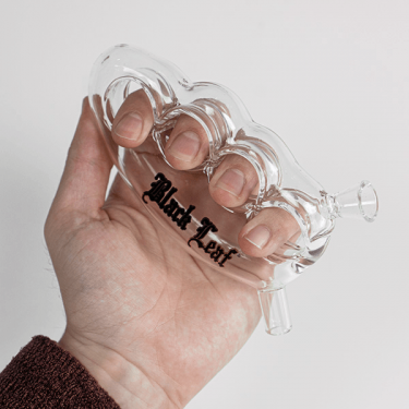 Pipe pure Black Leaf Knuckle Duster pour cannabis