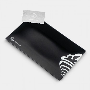 Plateau en verre livré avec une carte en fibre de carbone