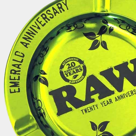 Cendrier Raw Metal Emerald, gros plan