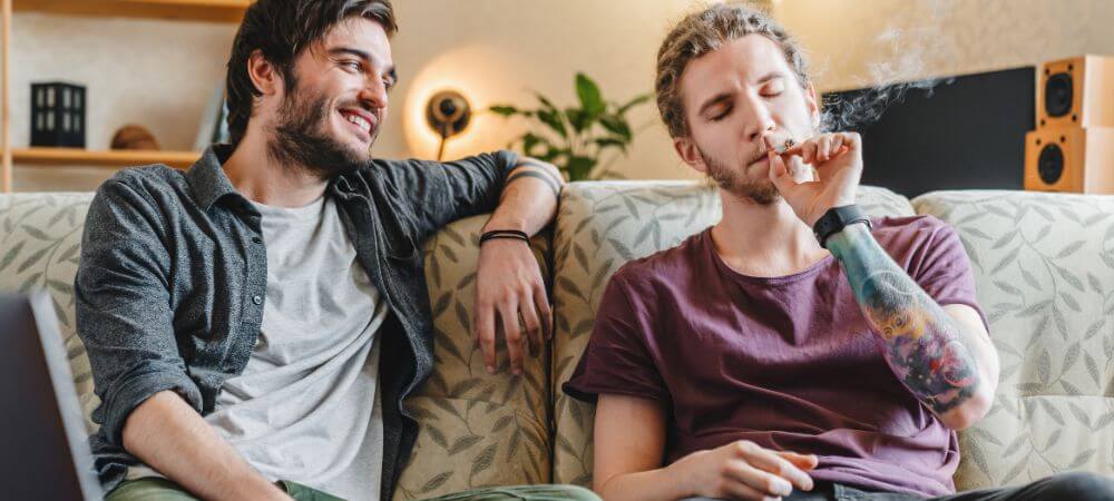 Quels sont les impacts des joints sur le visage ? Cannabis et peau : fumer rend-il moche ?