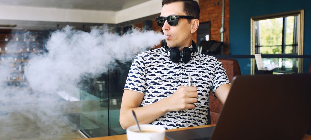 Vapoter dans les lieux publics