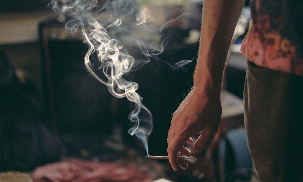 Herbe à fumer contenant des cannabinoïdes des synthèse